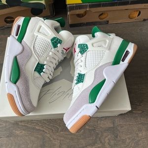 Jordan 4 SB Pine green